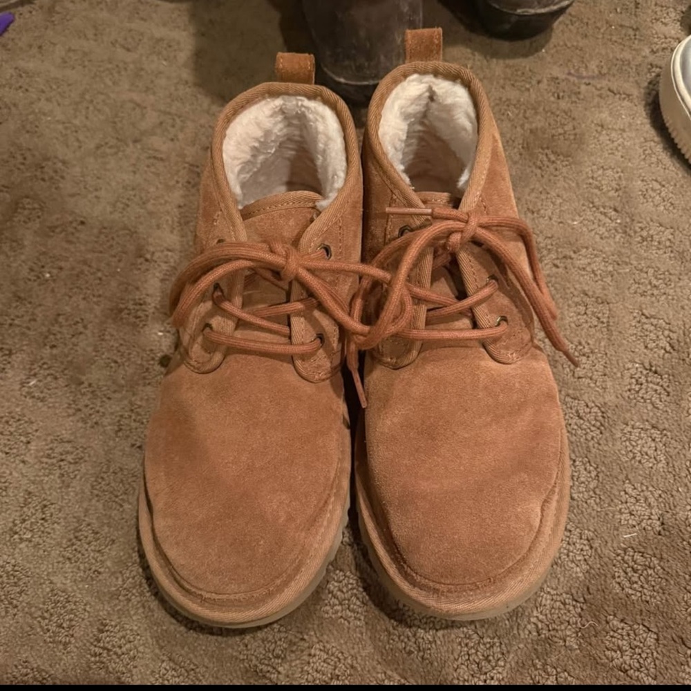 Size 8 Neumel UGG boots in the color Chestnut